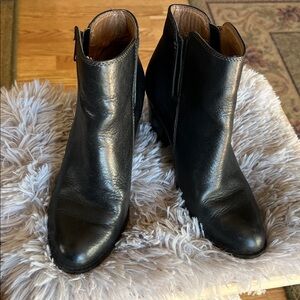 Soffit Black Leather Ankle Boots 7M